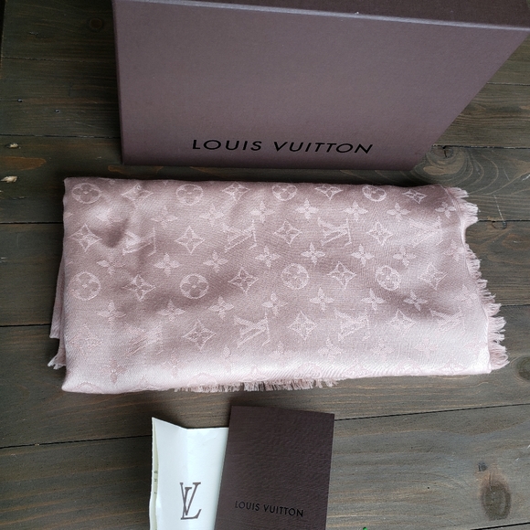 Louis Vuittom Shawl